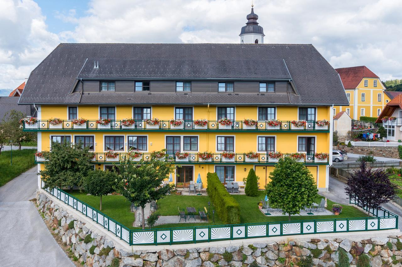 Florianihof Hotel Miesenbach  Exterior photo