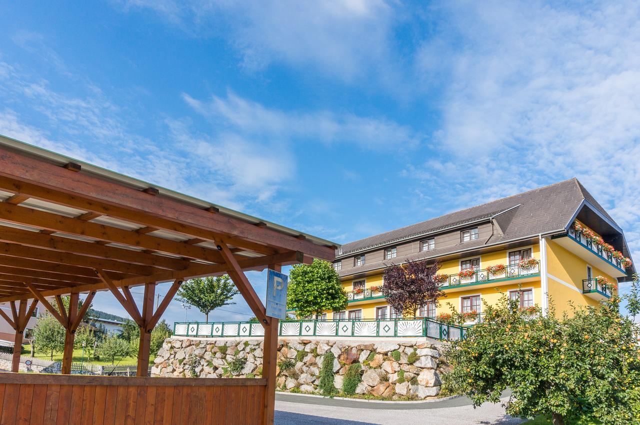 Florianihof Hotel Miesenbach  Exterior photo