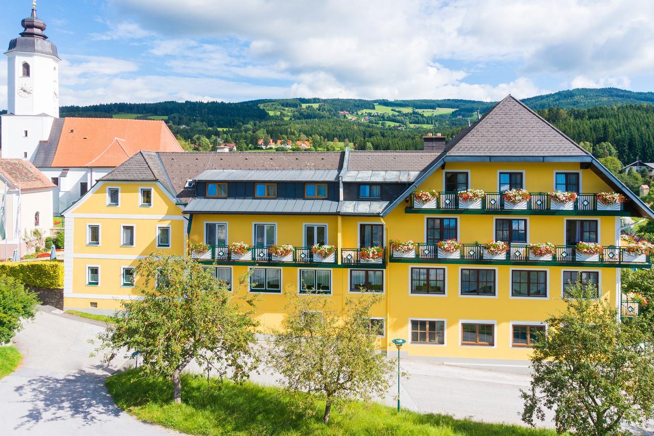 Florianihof Hotel Miesenbach  Exterior photo