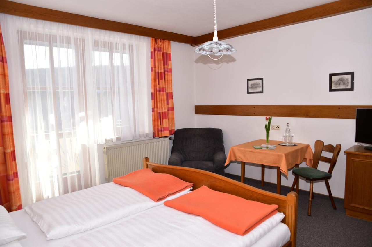 Florianihof Hotel Miesenbach  Exterior photo